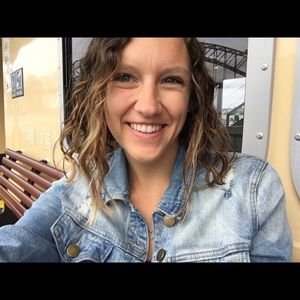 Meet your Posher, Emily